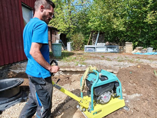 Rüttler wird zur Flächenverdichtung eingesetzt
